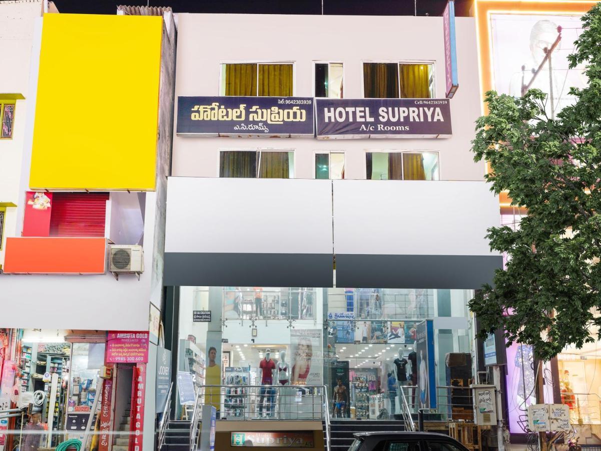 SPOT ON 82731 Hotel Supriya Vijayawāda Exterior foto