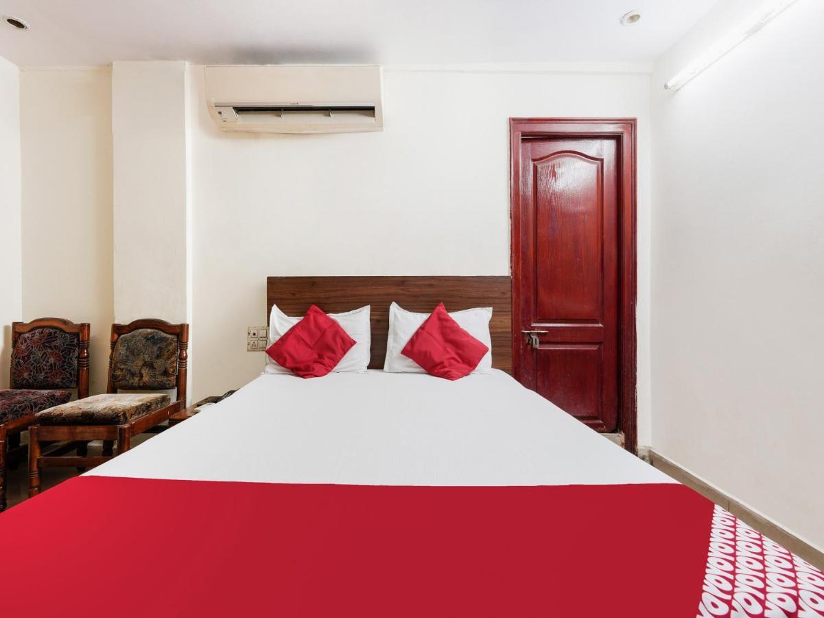 SPOT ON 82731 Hotel Supriya Vijayawāda Exterior foto